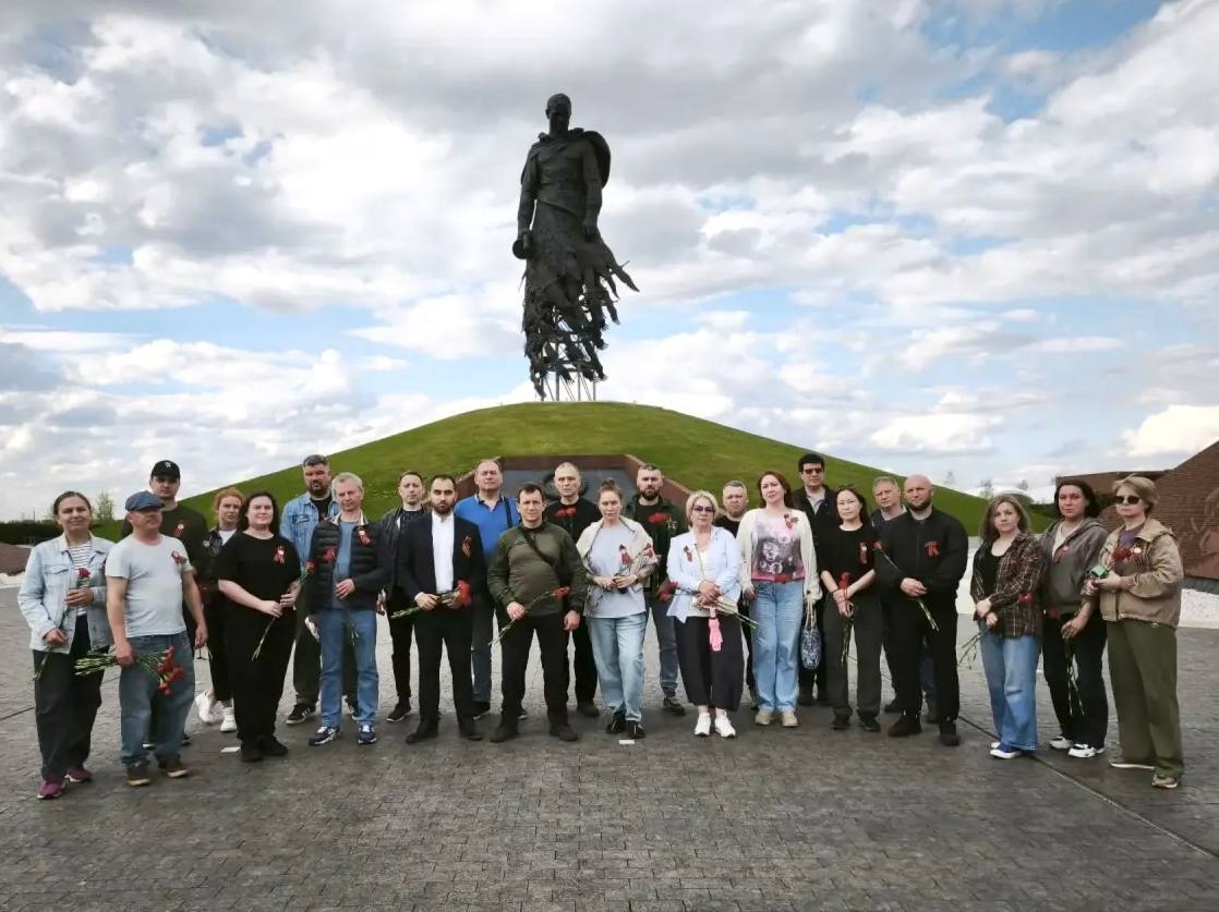 Сотрудники Росимущества приняли участие в благоустройстве воинских мемориалов