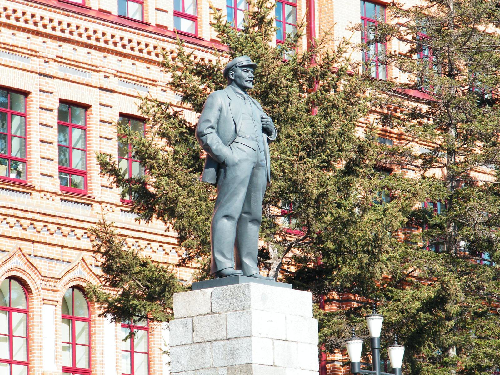 khabarovsk_pamiatnik_leninu_na_ploshchadi_leninajpg
